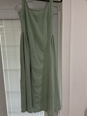 Cider NWT Sage Green Sleeveless Midi Dress